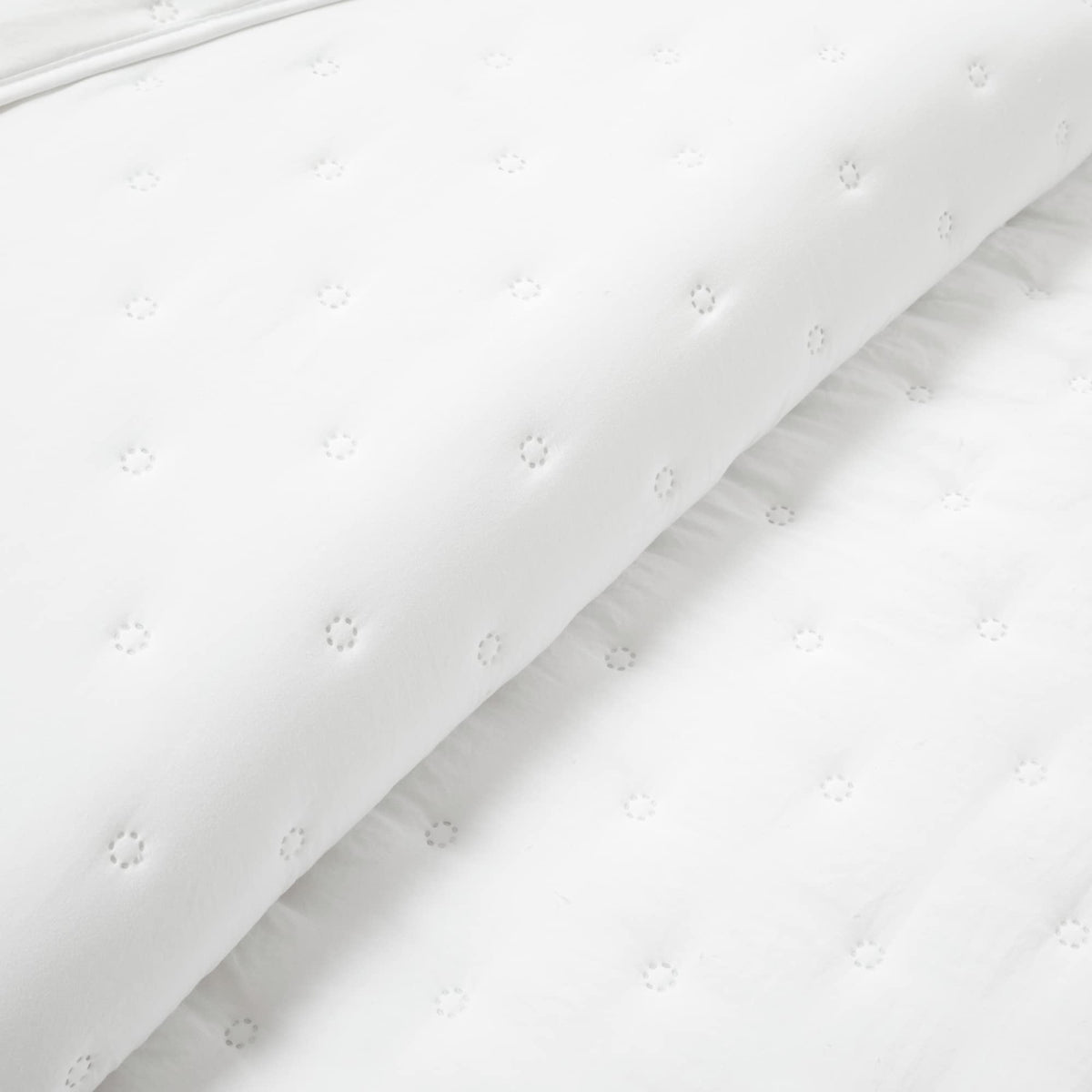Reyna Ruffle Reversible Oversized 3 Piece Quilt Set, White