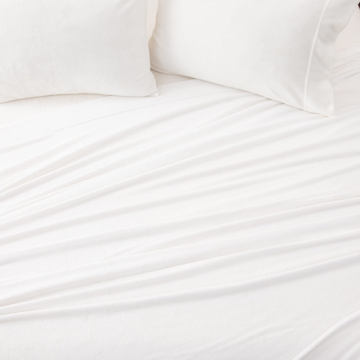 Micro Fleece Extra Soft Cozy Velvet Plush Solid Sheet Set. Deluxe Bed Sheets with Deep Pockets. Velvet Luxe