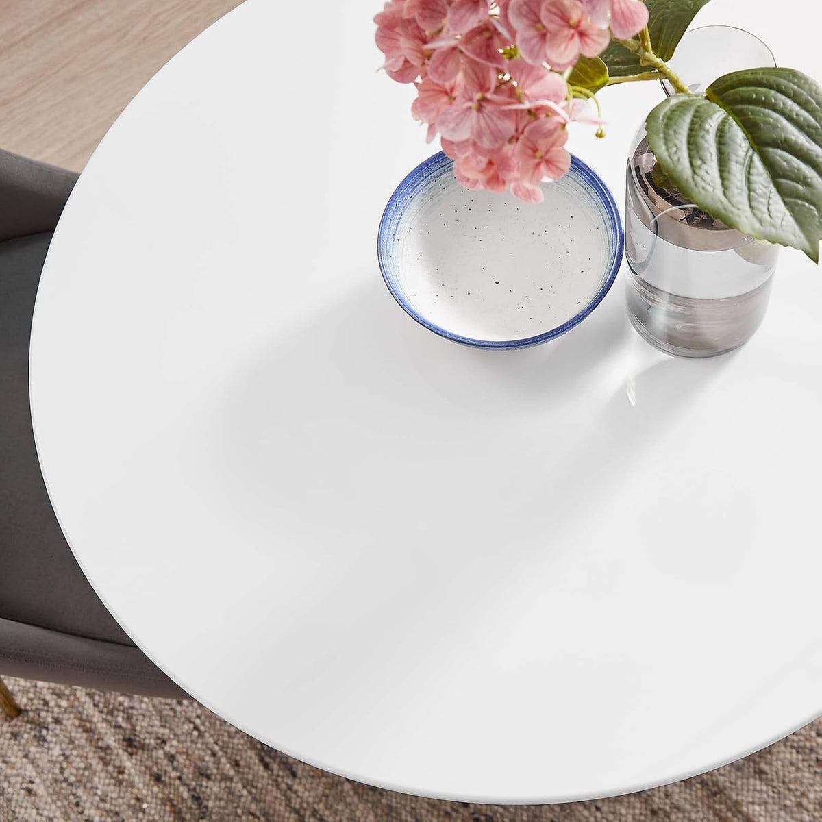 Inspired Saarinen Style Tulip Round Pedestal Dining Table — Gold Base / White Top, 28″ Round