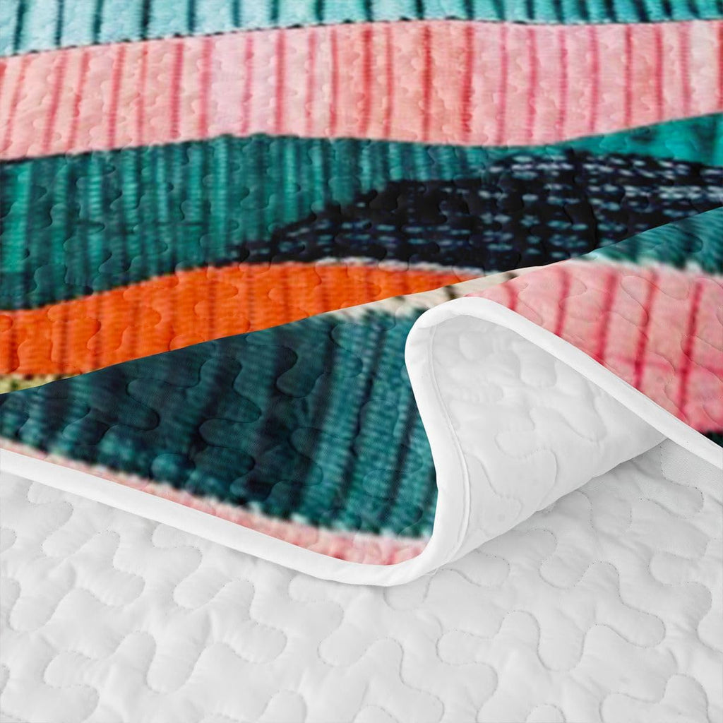 Embroidered Wavy Print Quilt