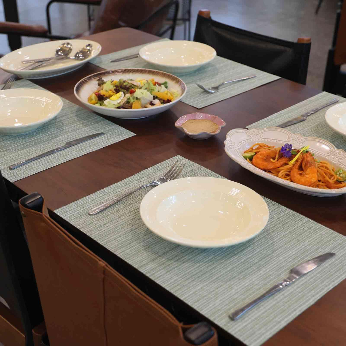 Placemats Set of 6 Washable Woven Vinyl Placemats for Dining Table Heat Resistant Non-Slip Stain Resistant Table Mats