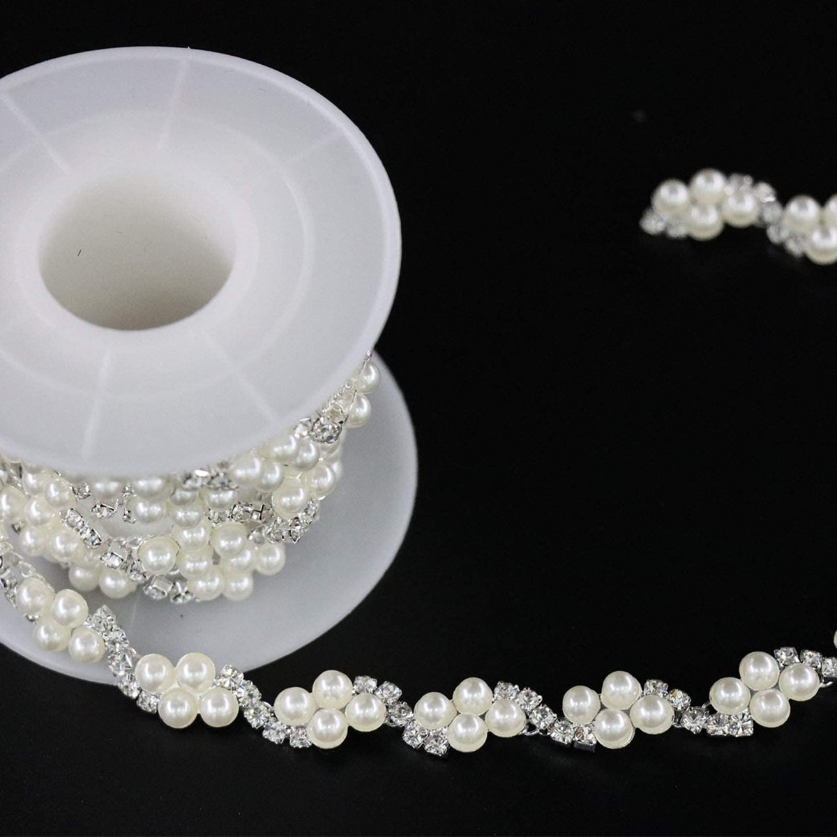 Pearl Rhinestone Trim, Inlaid Pearl Beaded Chain, Crystal Applique Ideal for DIY and Wedding Party Decoration - 1 Yard