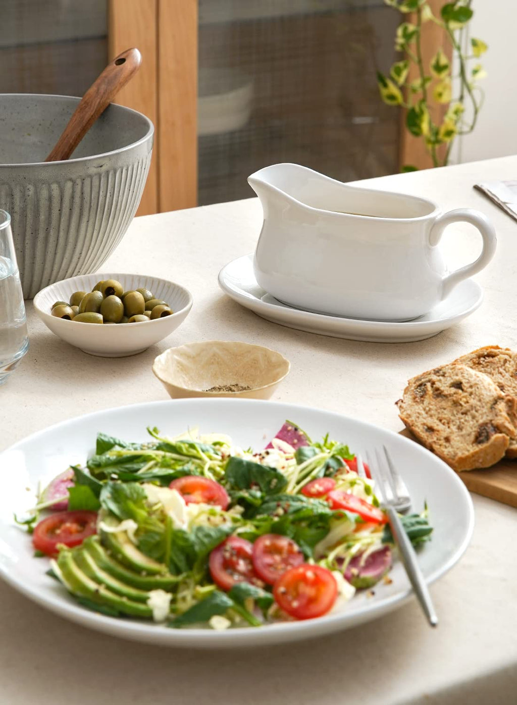 17oz Gravy Boat with Saucer Stand, Set of 1, Ceramic Sauce Boat with Tray for Salad Dressings, Creamer, Broth, Black