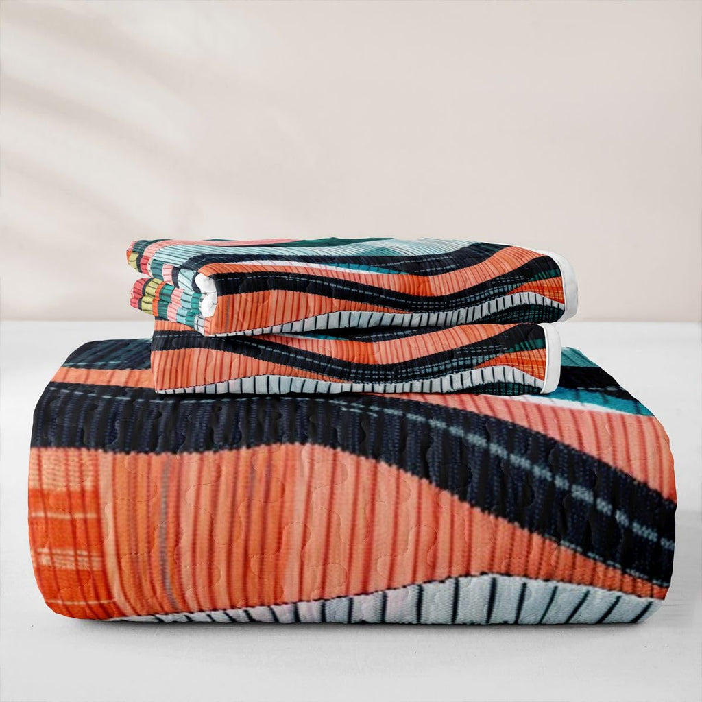 Embroidered Wavy Print Quilt
