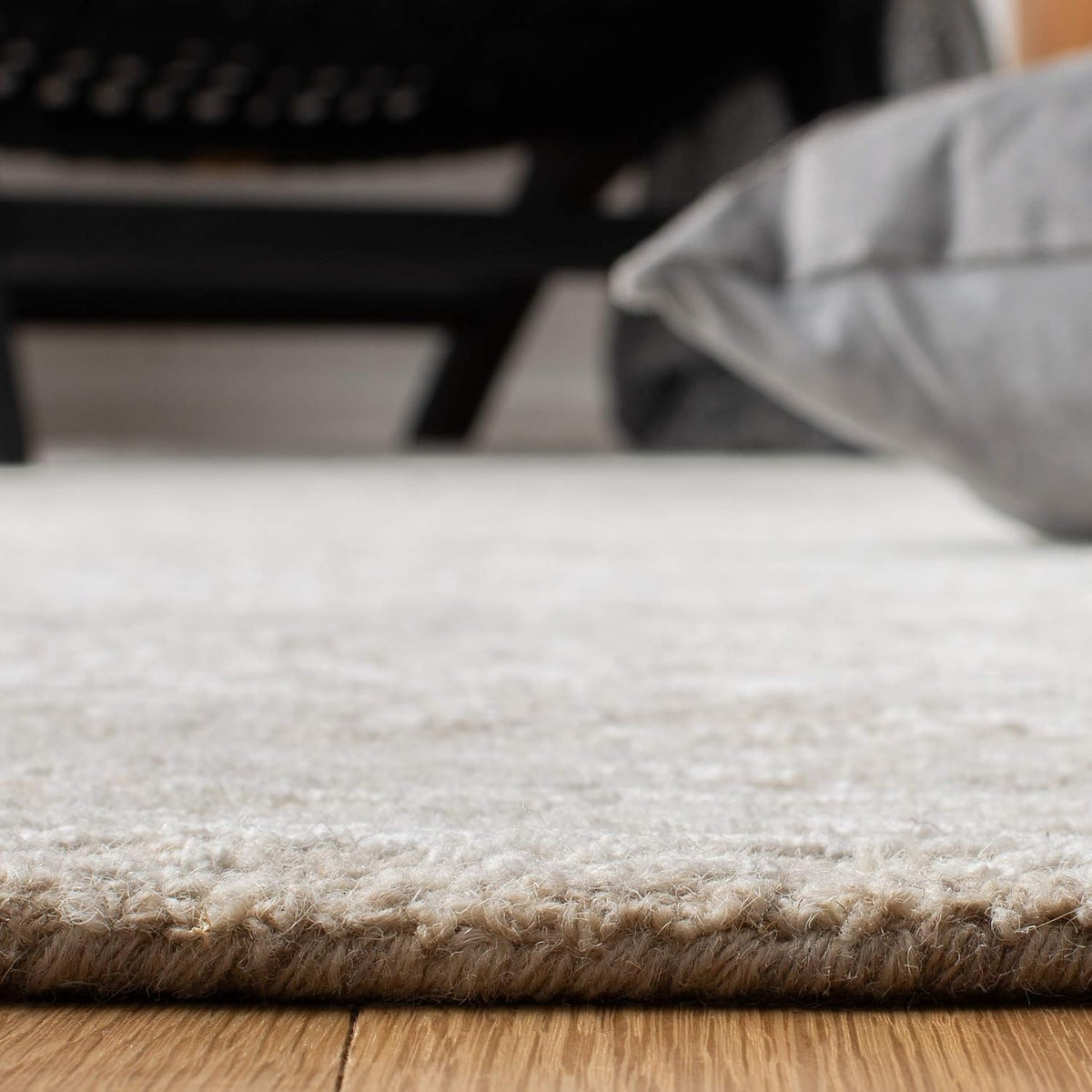 Glamour Collection Area Rug, Beige, Handmade Wool & Viscose, Ideal for High Traffic Areas in Living Room