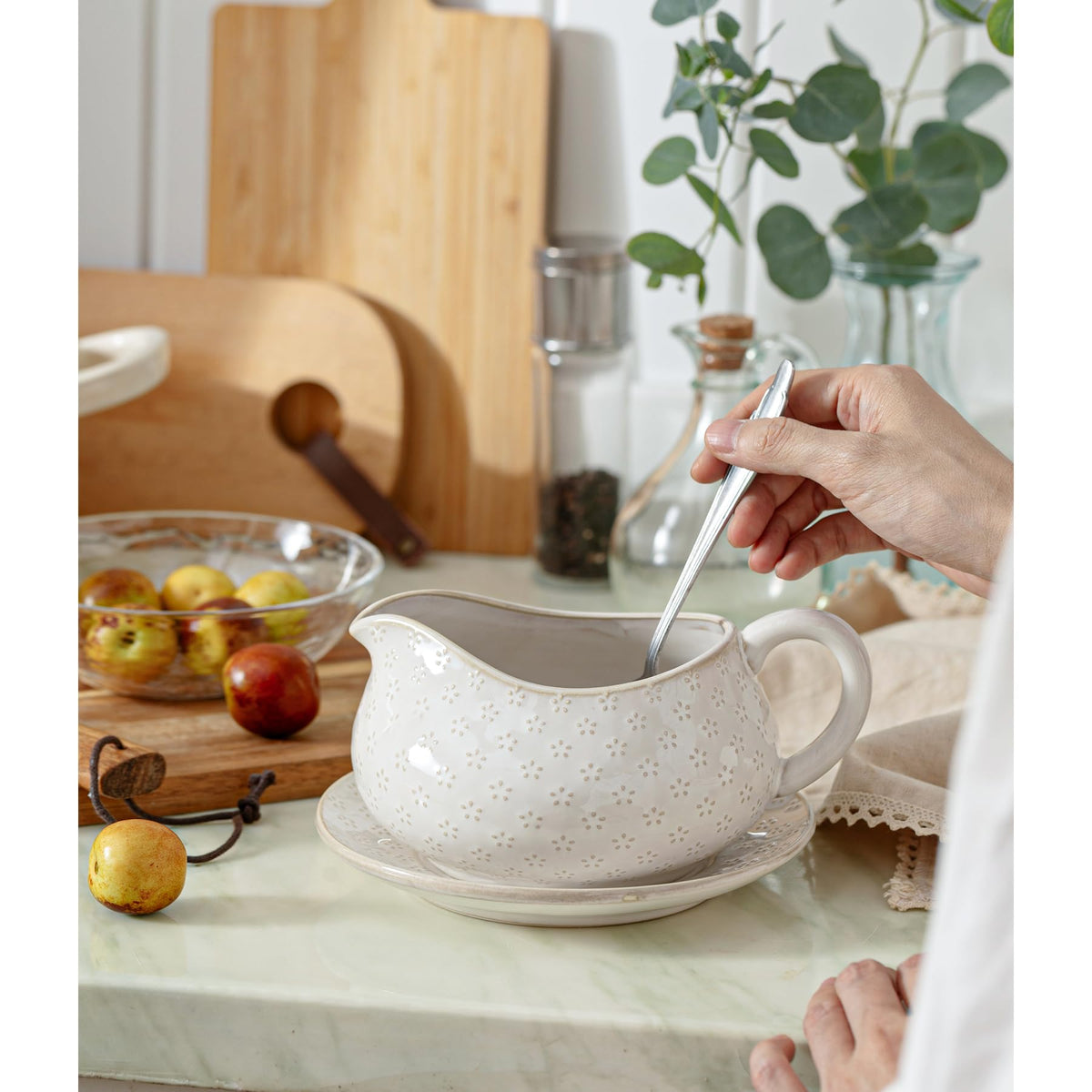 Gravy Boat with Saucer Stand, 24oz Ceramic Sauce Boat, Off-White, Flower