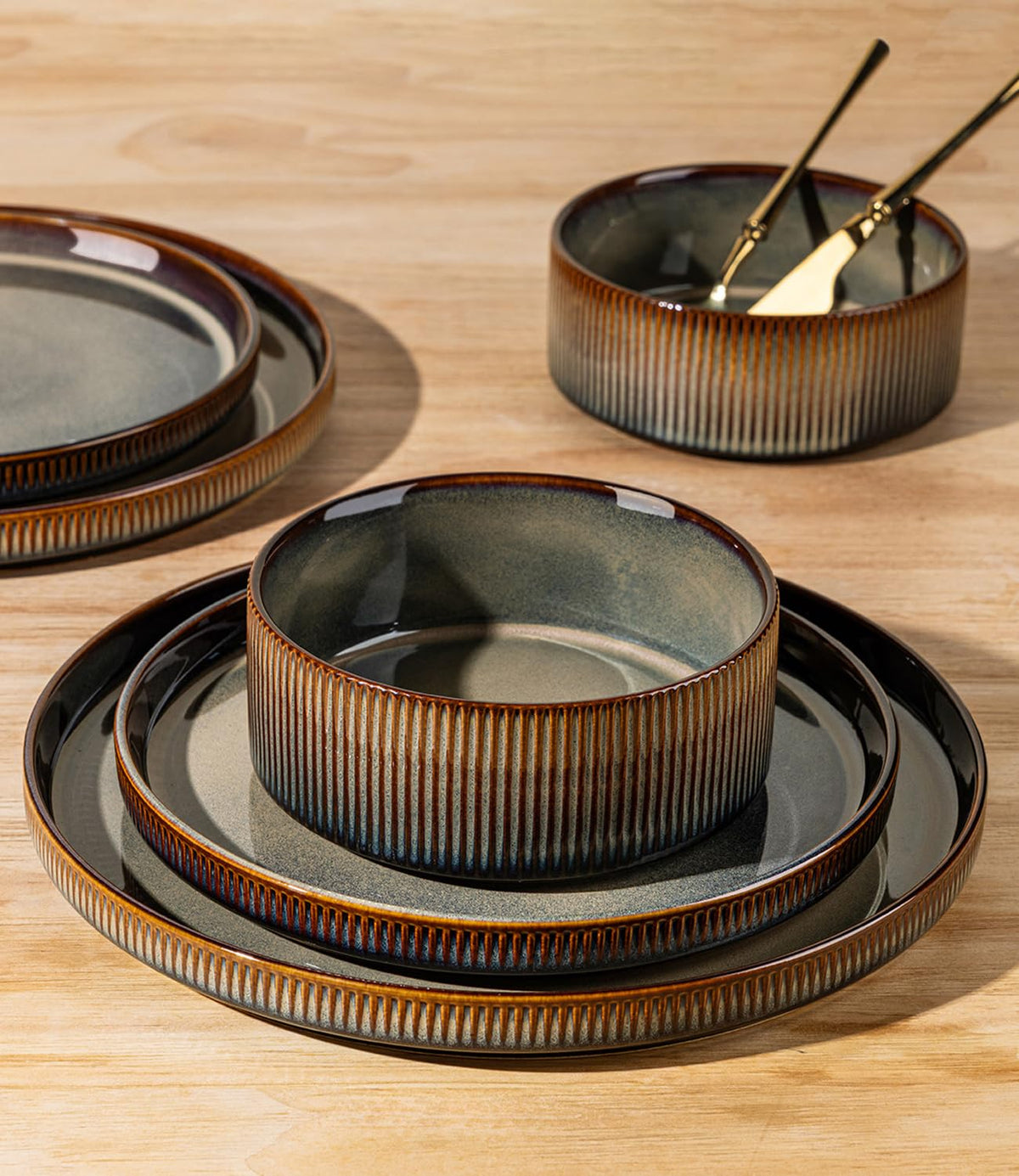 Ceramic Dinnerware Set for 4, 12-Piece Plates and Bowls Set