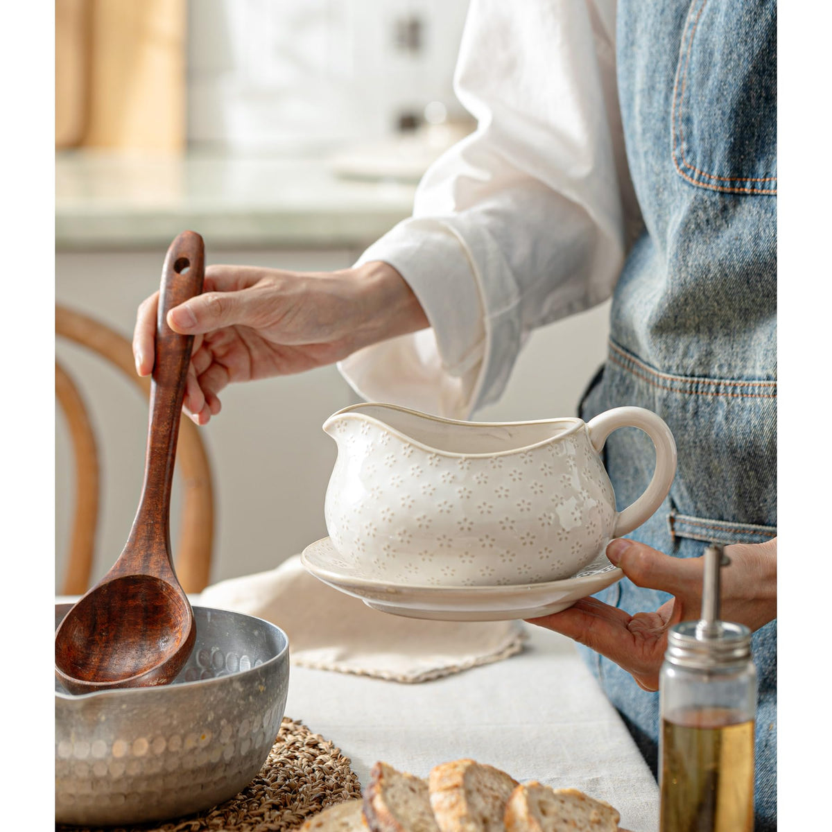Gravy Boat with Saucer Stand, 24oz Ceramic Sauce Boat, Off-White, Flower