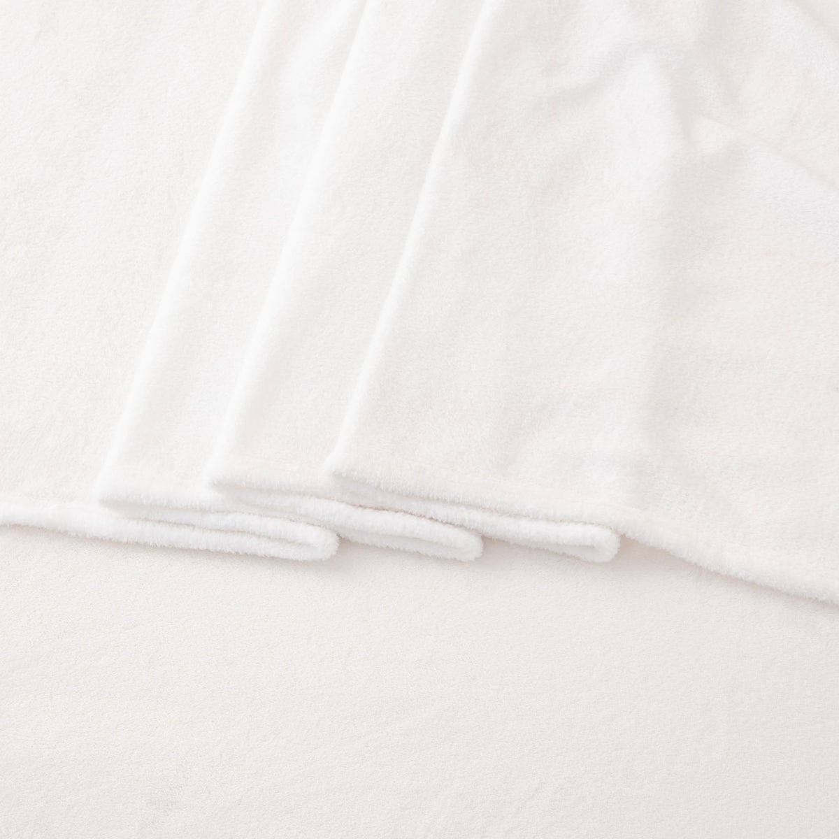 Micro Fleece Extra Soft Cozy Velvet Plush Solid Sheet Set. Deluxe Bed Sheets with Deep Pockets. Velvet Luxe