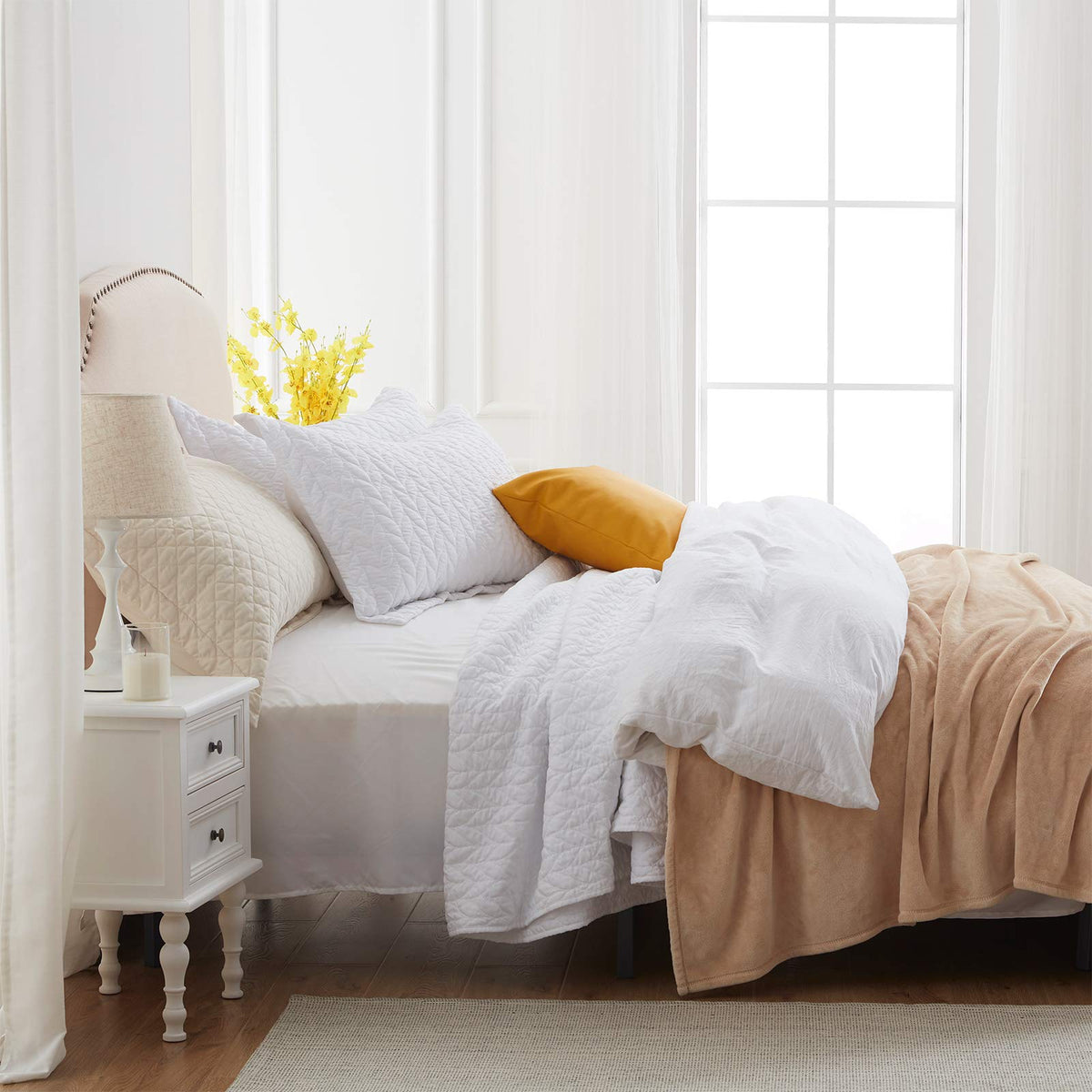 Quilt Set White Lightweight Bedspread Soft Reversible Coverlet for All Season 2pcs Leaf Embroidered Quilted