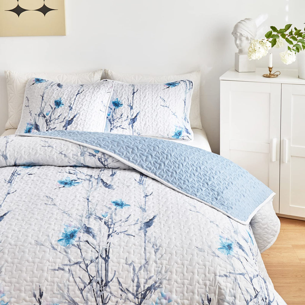 Botanical Quilt Set 3 Pieces, Blue Flower Branch on White Reversible Bedspread Coverlet Set, Soft