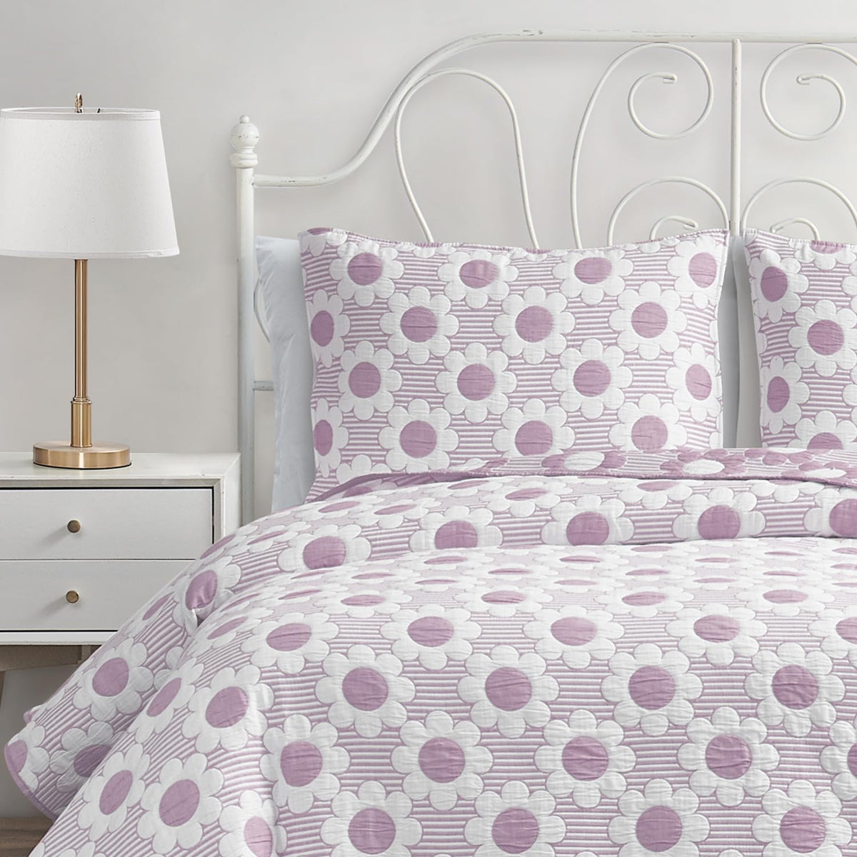 Resort Daisy Flower Lilac 3-Piece Soft Matelasse Jacquard Quilt Set