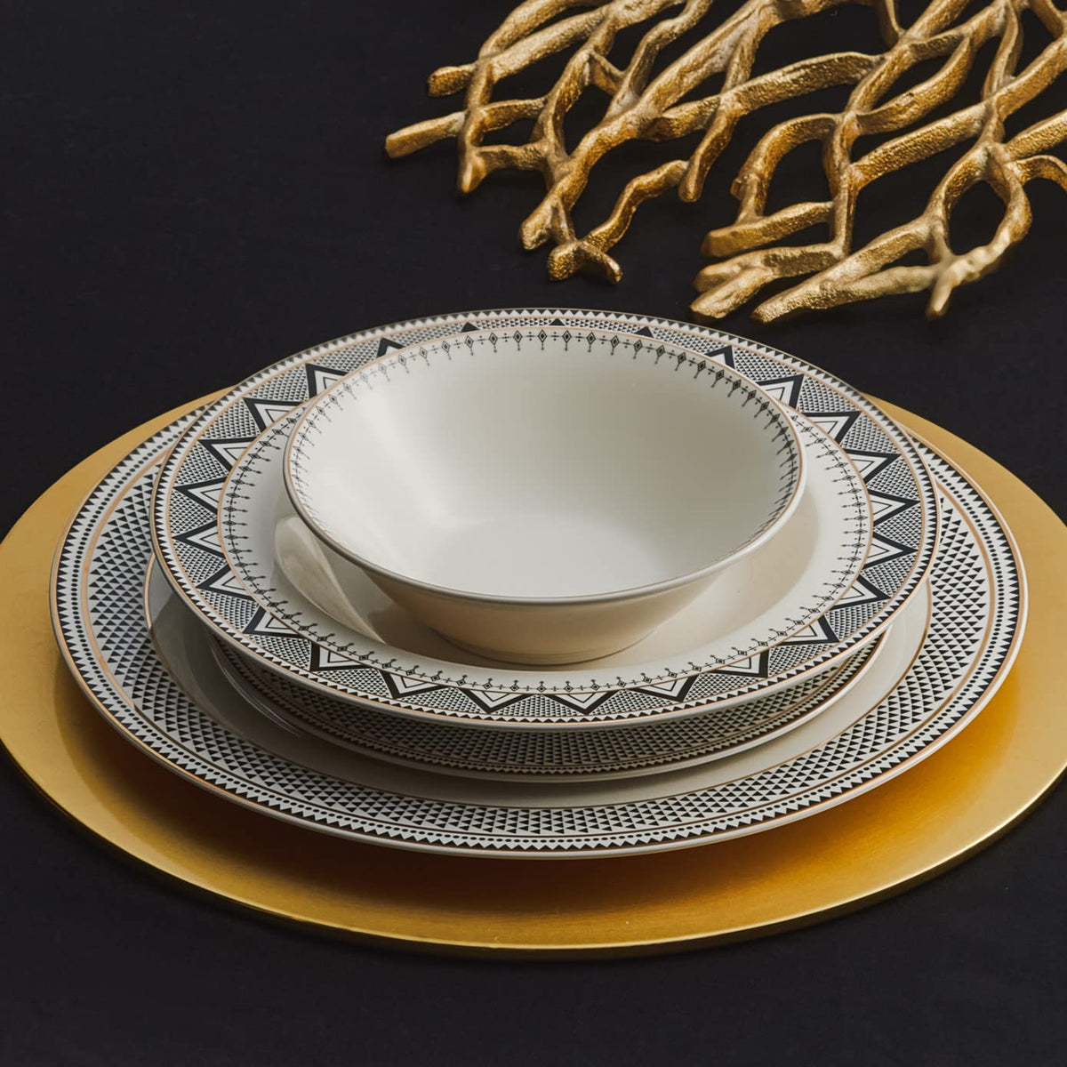 Globe 24-Piece Dinnerware Set for 6 People - Kitchen Dish Set for Salad, Soup, Pasta, Noodle & More - Modern Chic