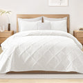 Quilts - White Quilt Set Bedspread with 2 Pillow Shams, Modern Bedding Set with Striped Pattern, Soft