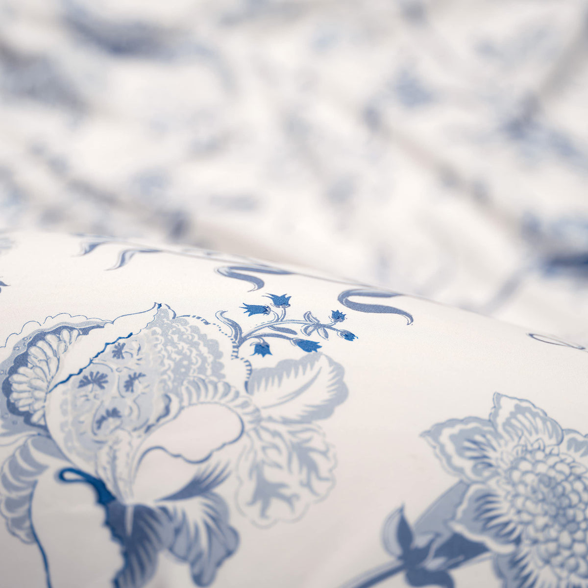 Premium 5-Piece Reversible Soft Brushed Microfiber Velvet Bedding Comforter Duvet Cover Set - Blue Cream Toile Peony