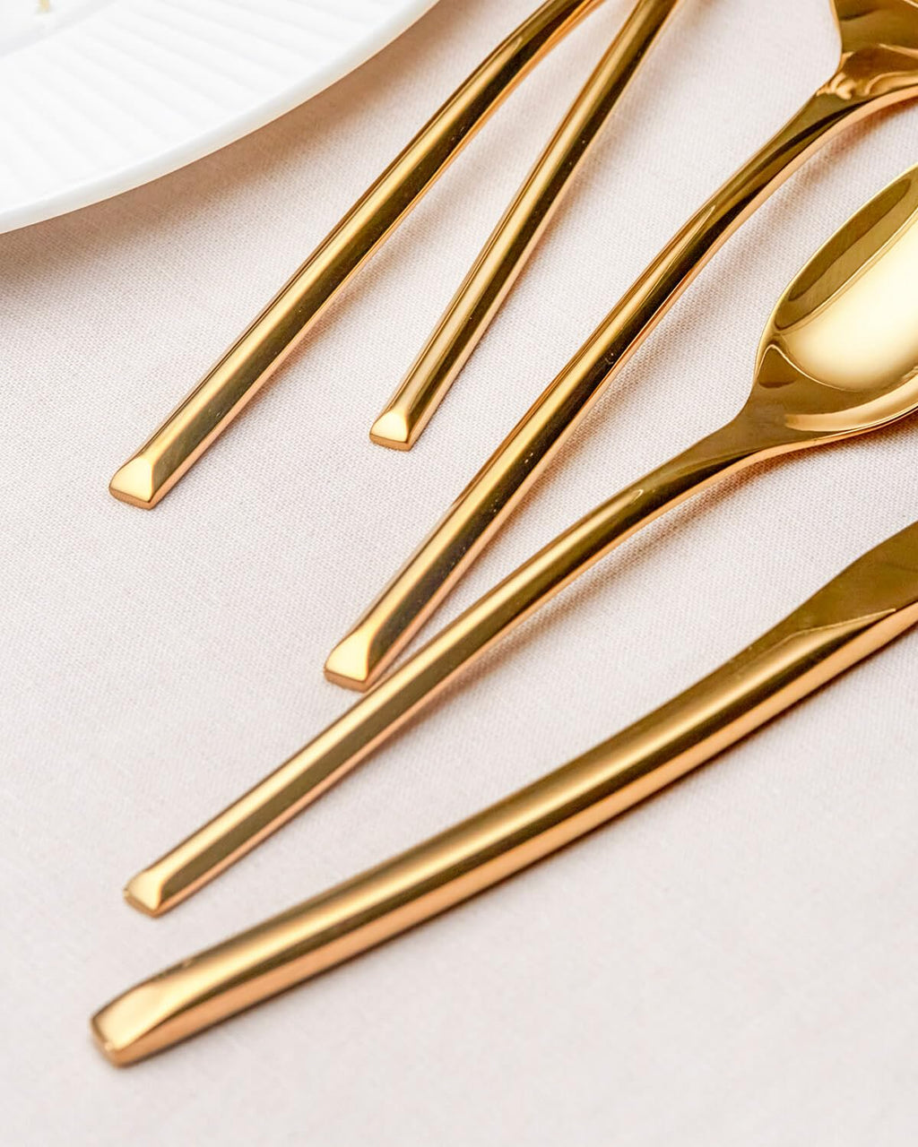 20-Piece Gold Silverware Set for 4,Modern 18/10 Stainless Steel Flatware Set,Luxury Cutlery Set,Unique Utensils Set