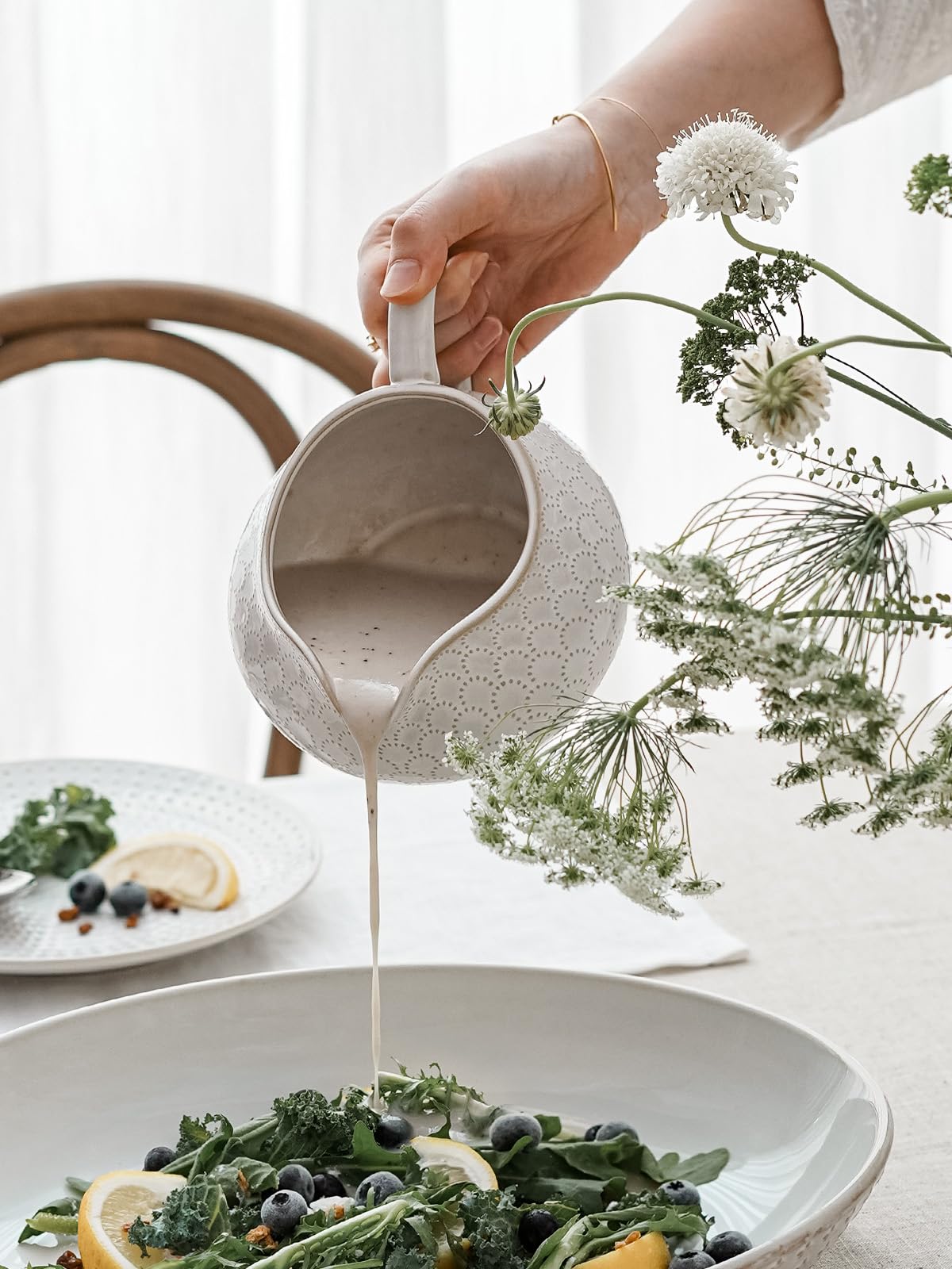 Gravy Boat with Ladle and Saucer Stand 24oz, Ceramic Sauce Boat with Tray for Salad Dressings, Creamer, Broth, Black