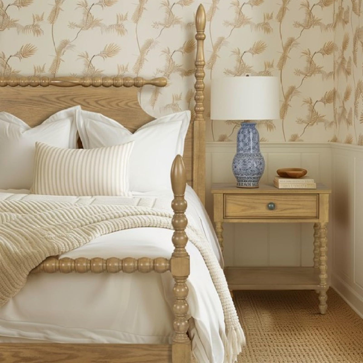 Queen Size Solid Wood Spindle Platform Bed Frame with Turned Posts, Bobbin Railing and Silent Wooden Slats Support