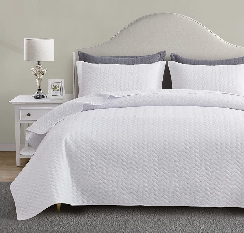 White Quilt Set, Lightweight Bedspread Ultrasonic Chevron Pattern Light Coverlet for All Season Comforter
