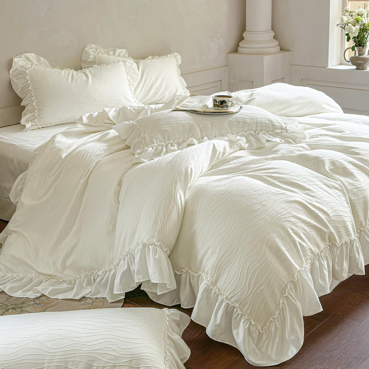 French Chic Ruffled Duvet Cover Queen Size Beige Wavy Jacquard Bedding Set 3 Pieces, Microfiber Zipper Comforter
