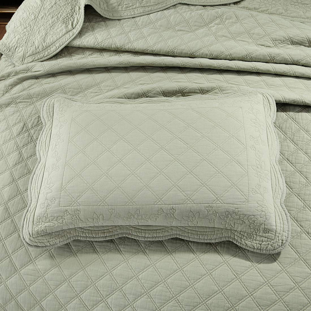 100% Cotton Floral Embroidered Quilt Set 3-Piece Oversize Reversible Diamond Pattern Quilted Bedspread