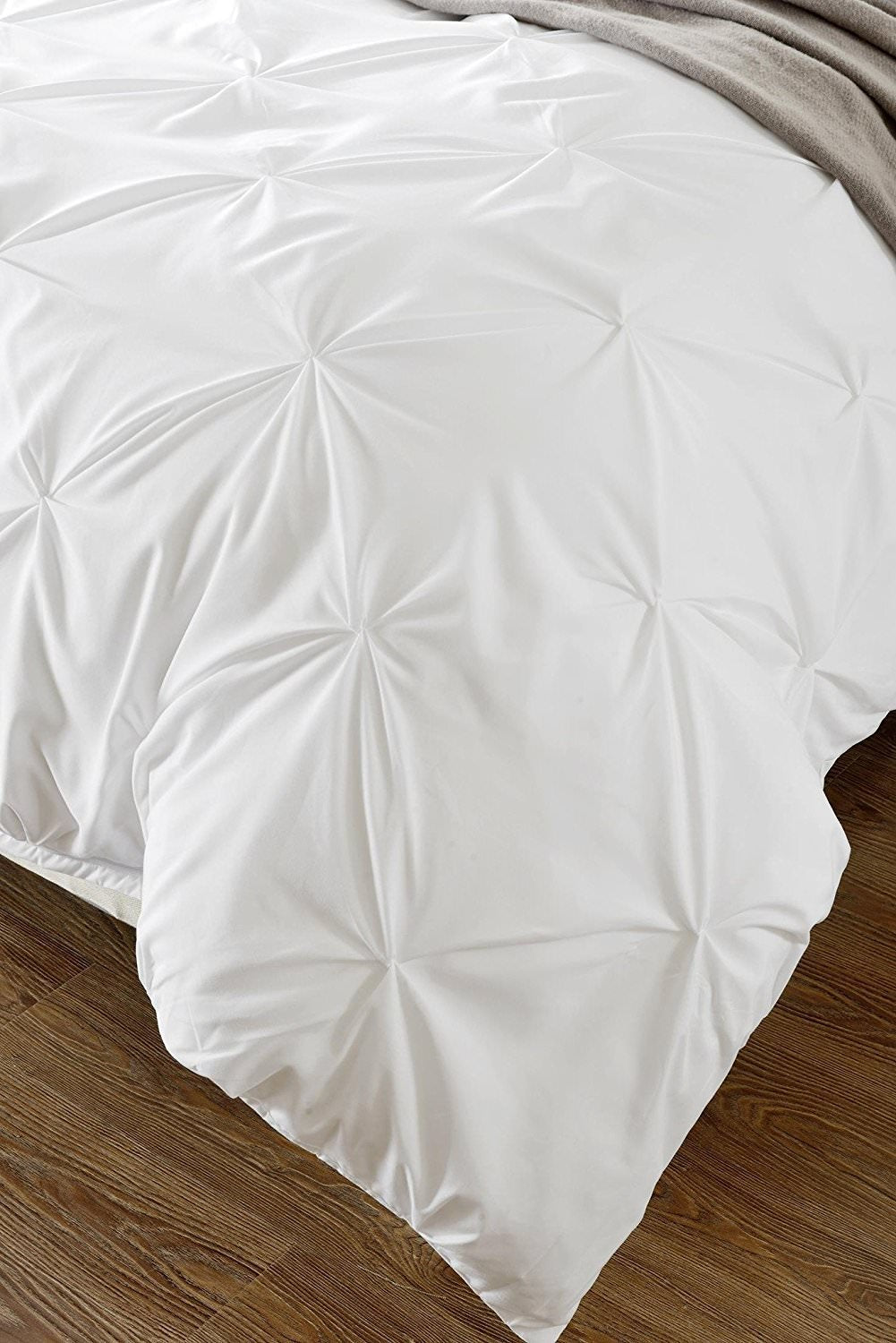 Star Linen Pinch Pleated/Pintuck Egyptian Cotton 600 TC Decorative 3-Piece Duvet Cover Set Button Closer with Corner