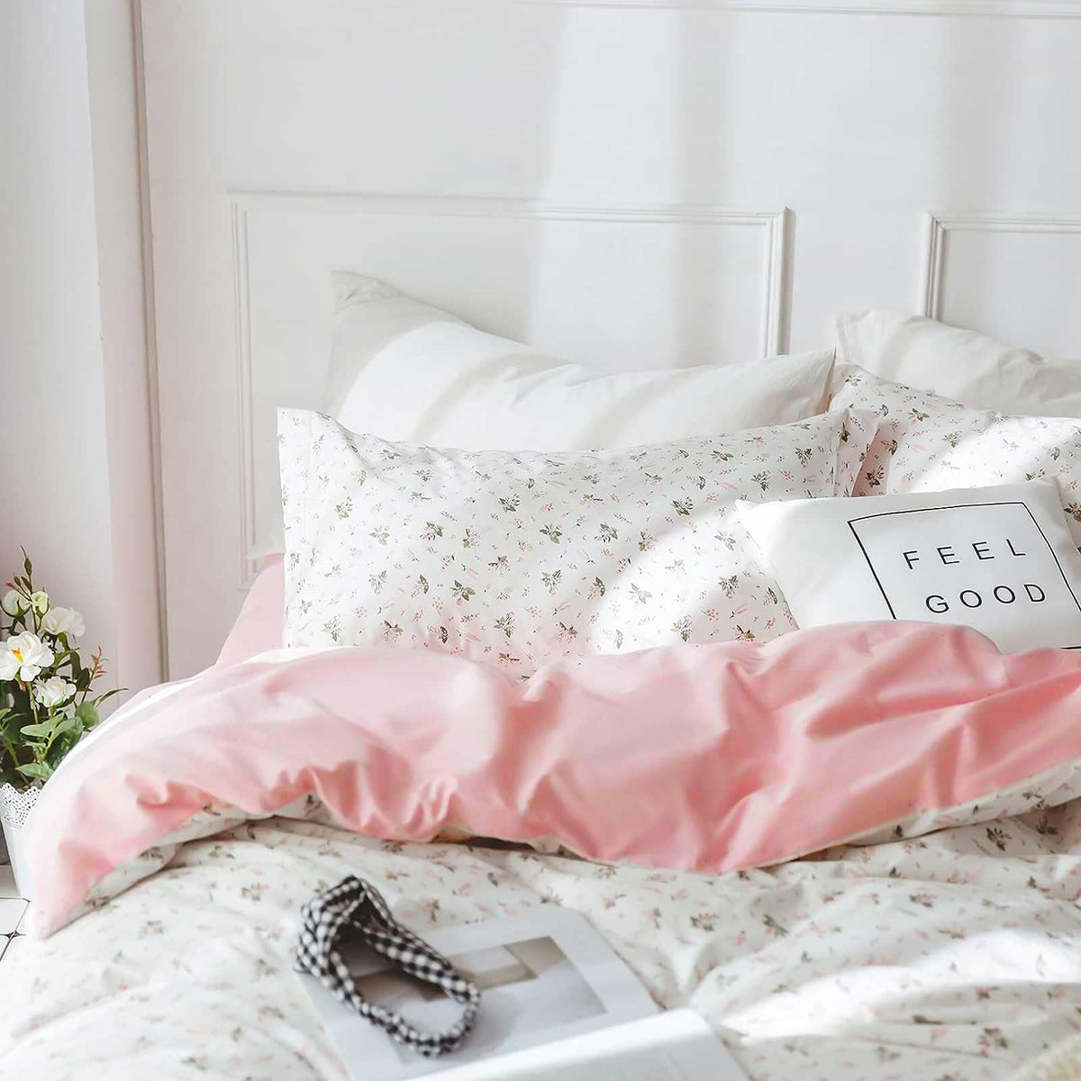 Pink Floral Comforter Set, 2pc White Farmhouse Flowers Leaves Botanical Pattern Microfiber Comforter Set