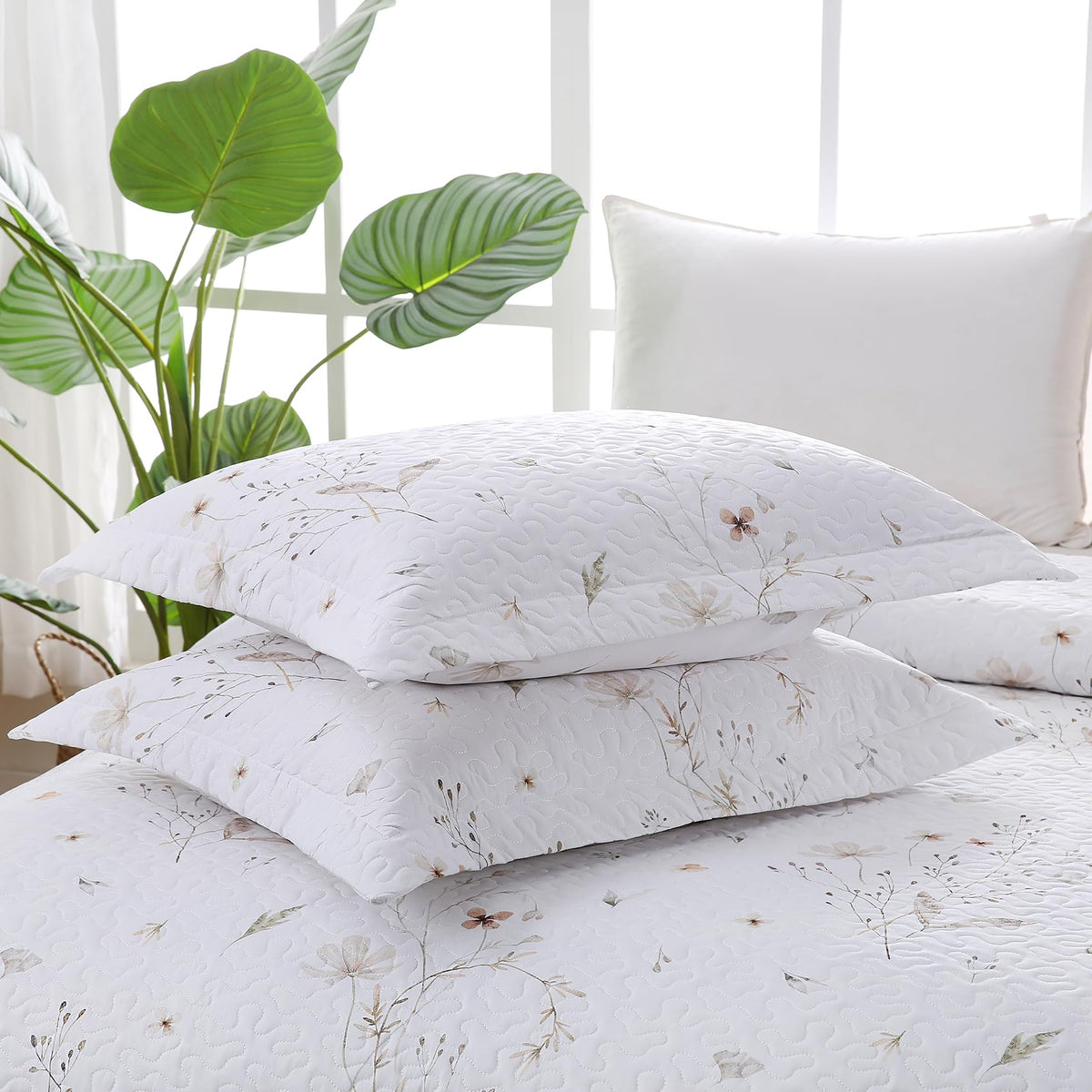 Floral Quilt Bedding Set, Farmhouse Botanical Bedspreads