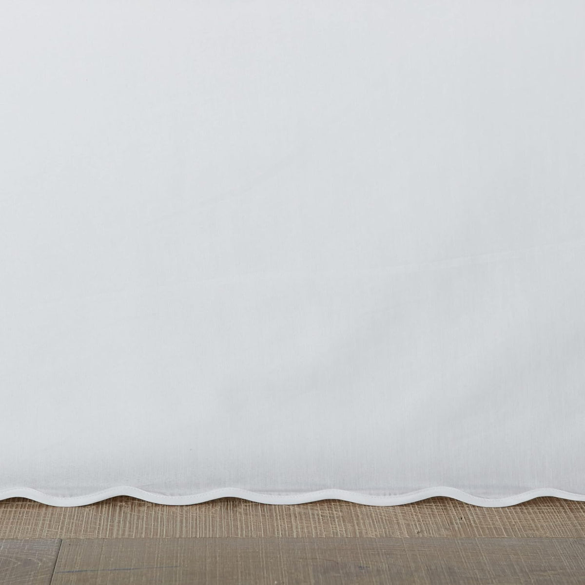 Queen Bedskirt, Cotton Tailored Bedskirt with Split Corners, Oeko-Tex Certified (Solid White)