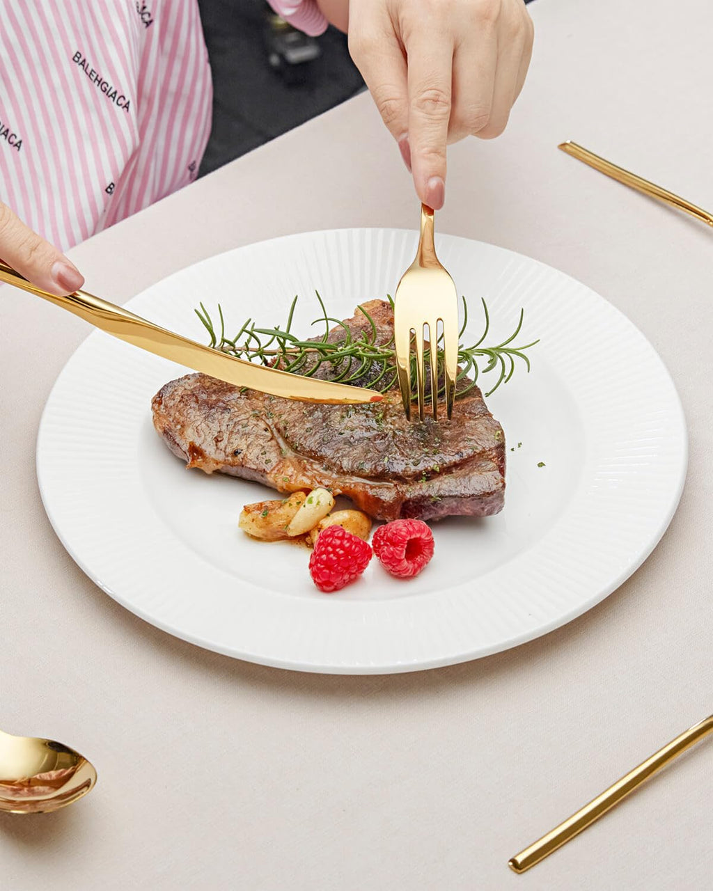 20-Piece Gold Silverware Set for 4,Modern 18/10 Stainless Steel Flatware Set,Luxury Cutlery Set,Unique Utensils Set