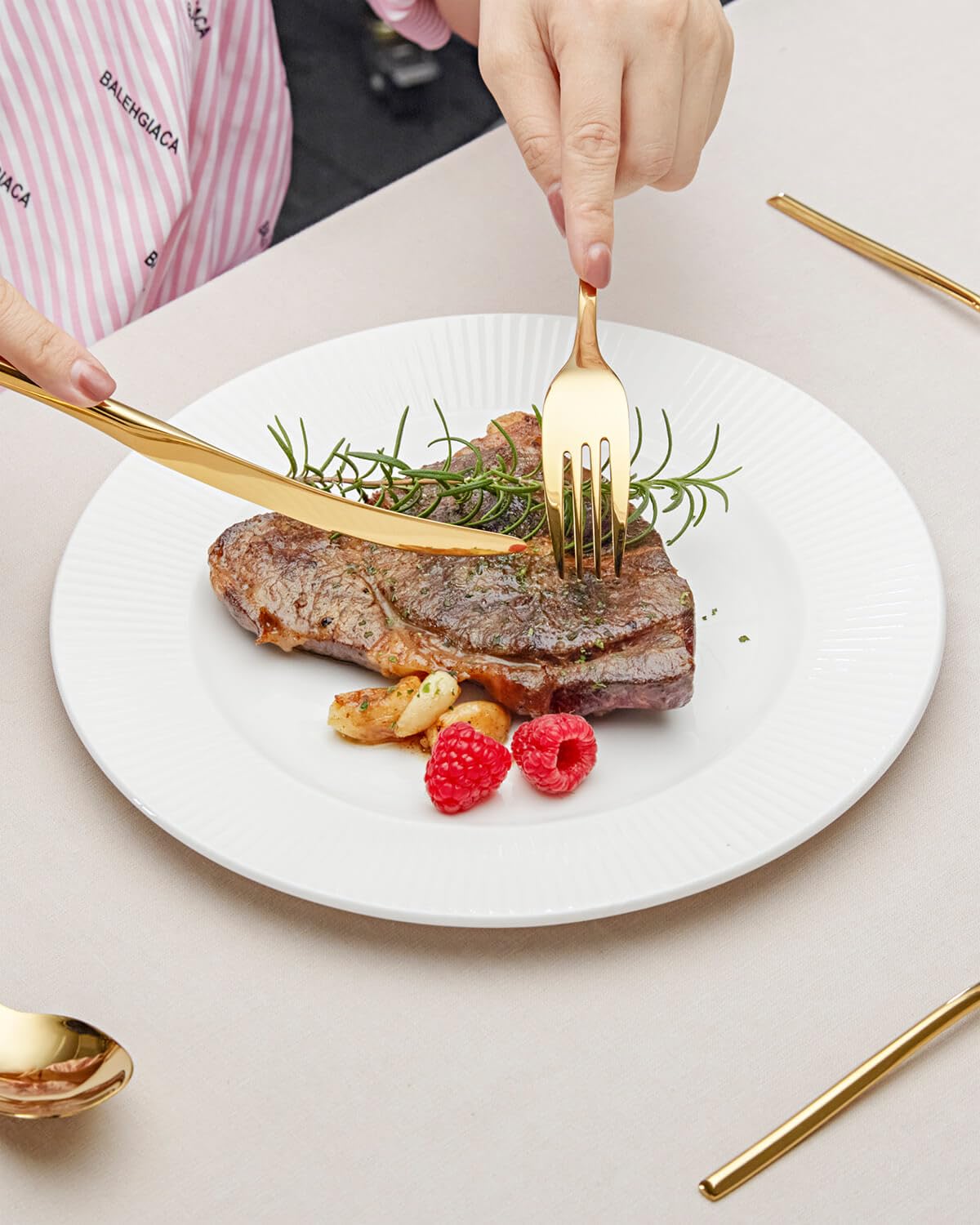 20-Piece Gold Silverware Set for 4,Modern 18/10 Stainless Steel Flatware Set,Luxury Cutlery Set,Unique Utensils Set