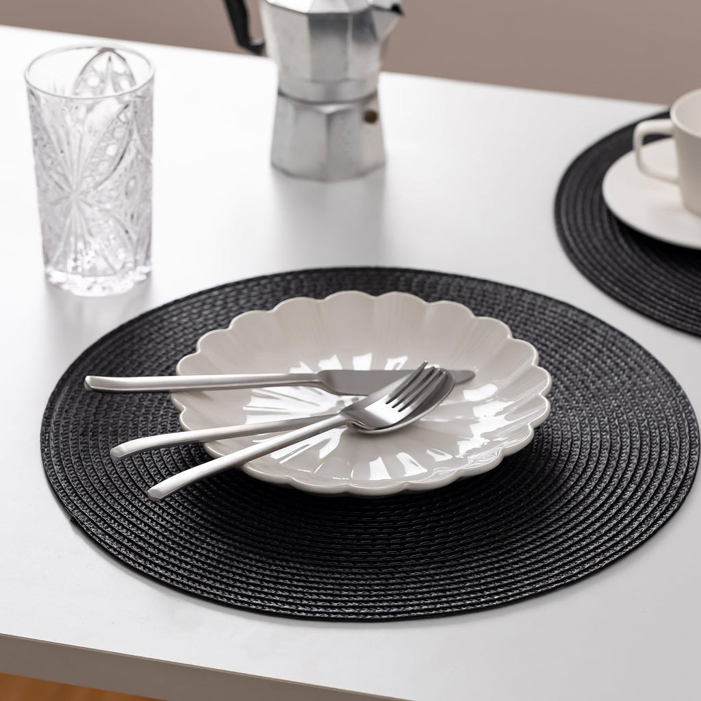 Round Placemats Set of 8 Plastic Woven Placemats Washable Wipeable Table Mats for Dining Table Heat Resistant