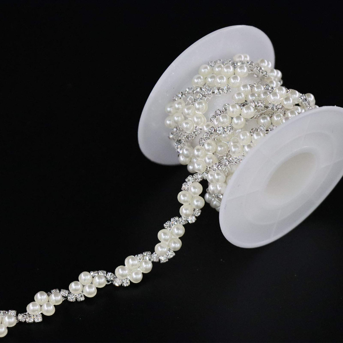Pearl Rhinestone Trim, Inlaid Pearl Beaded Chain, Crystal Applique Ideal for DIY and Wedding Party Decoration - 1 Yard