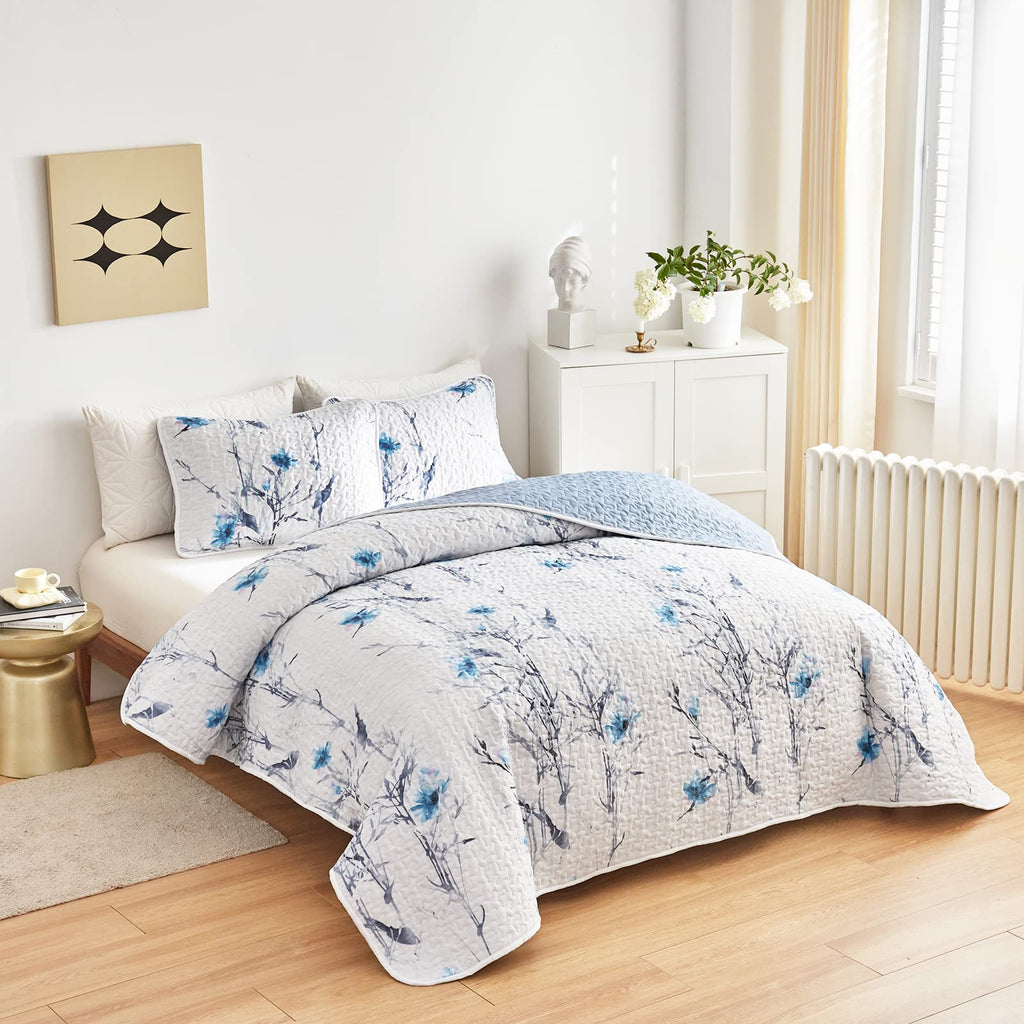 Botanical Quilt Set 3 Pieces, Blue Flower Branch on White Reversible Bedspread Coverlet Set, Soft