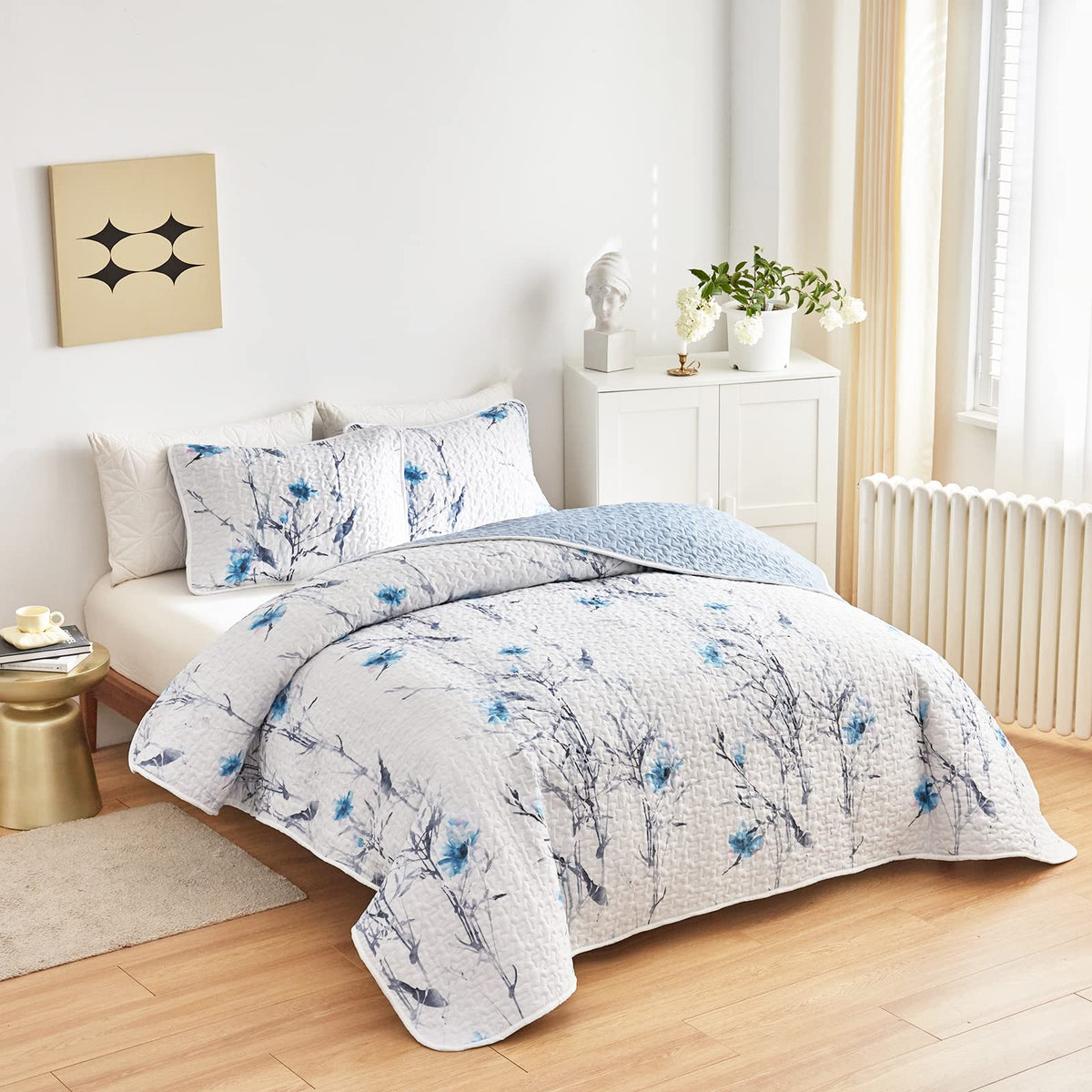Botanical Quilt Set 3 Pieces, Blue Flower Branch on White Reversible Bedspread Coverlet Set, Soft