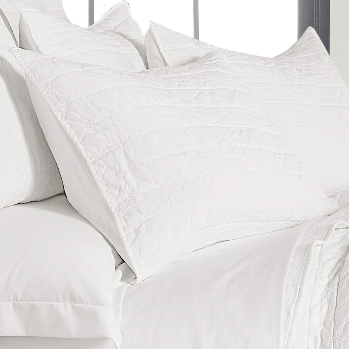 Bowie Bedspread Set -King Bedspread + Two King Pillow Shams - Microfiber Jacquard - Geo Floral - White - Bedspread
