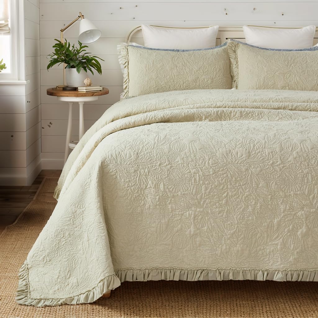 Beige Floral Quilt Set Cotton Ruffled Edge Quilt 3-Piece