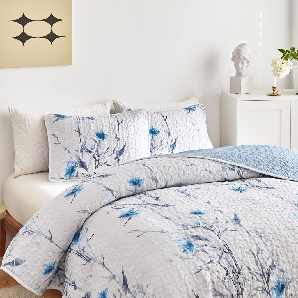 Botanical Quilt Set 3 Pieces, Blue Flower Branch on White Reversible Bedspread Coverlet Set, Soft
