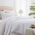 Quilt Set White Lightweight Bedspread Soft Reversible Coverlet for All Season 2pcs Leaf Embroidered Quilted