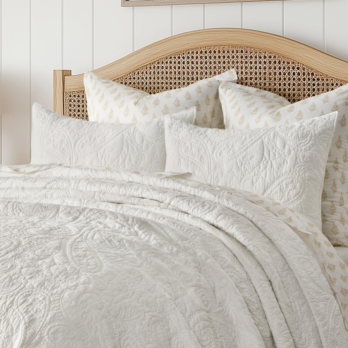 100% Cotton Paisley Quilt Set, Oversized King, Bright White