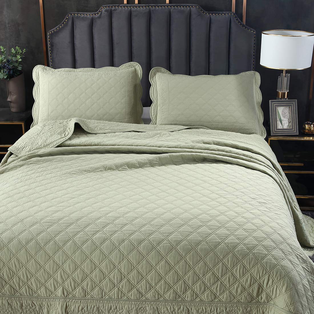 100% Cotton Floral Embroidered Quilt Set 3-Piece Oversize Reversible Diamond Pattern Quilted Bedspread