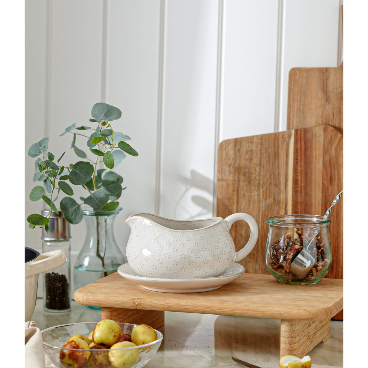 Gravy Boat with Saucer Stand, 24oz Ceramic Sauce Boat, Off-White, Flower