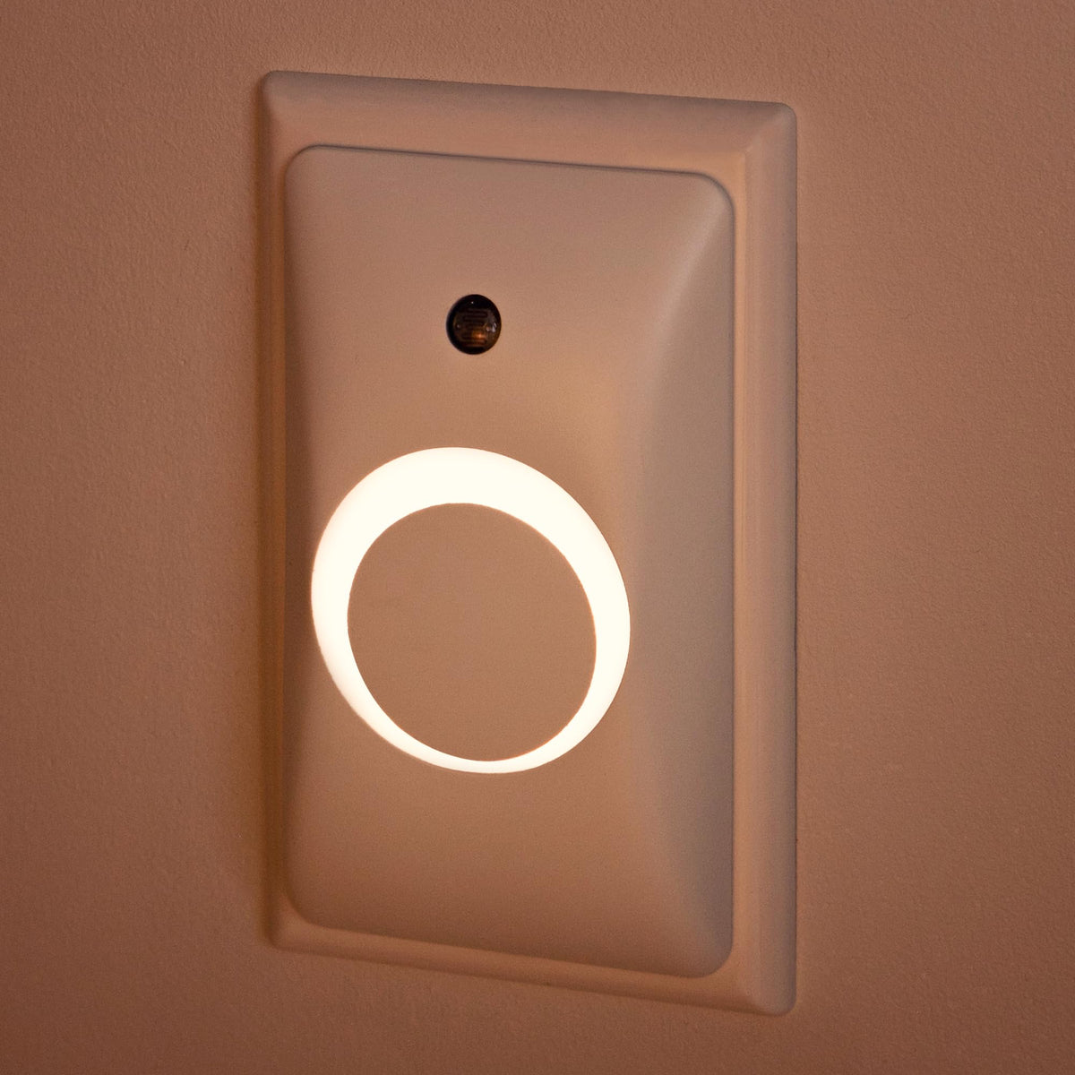 GlowGuard Childproof Outlet Covers & Night Light (1-Pack) | Secure & Tamper Resistant | Childproof, Babyproof