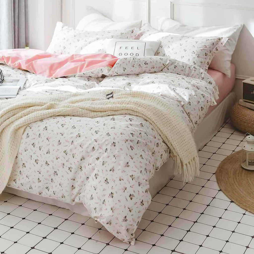 Pink Floral Comforter Set, 2pc White Farmhouse Flowers Leaves Botanical Pattern Microfiber Comforter Set