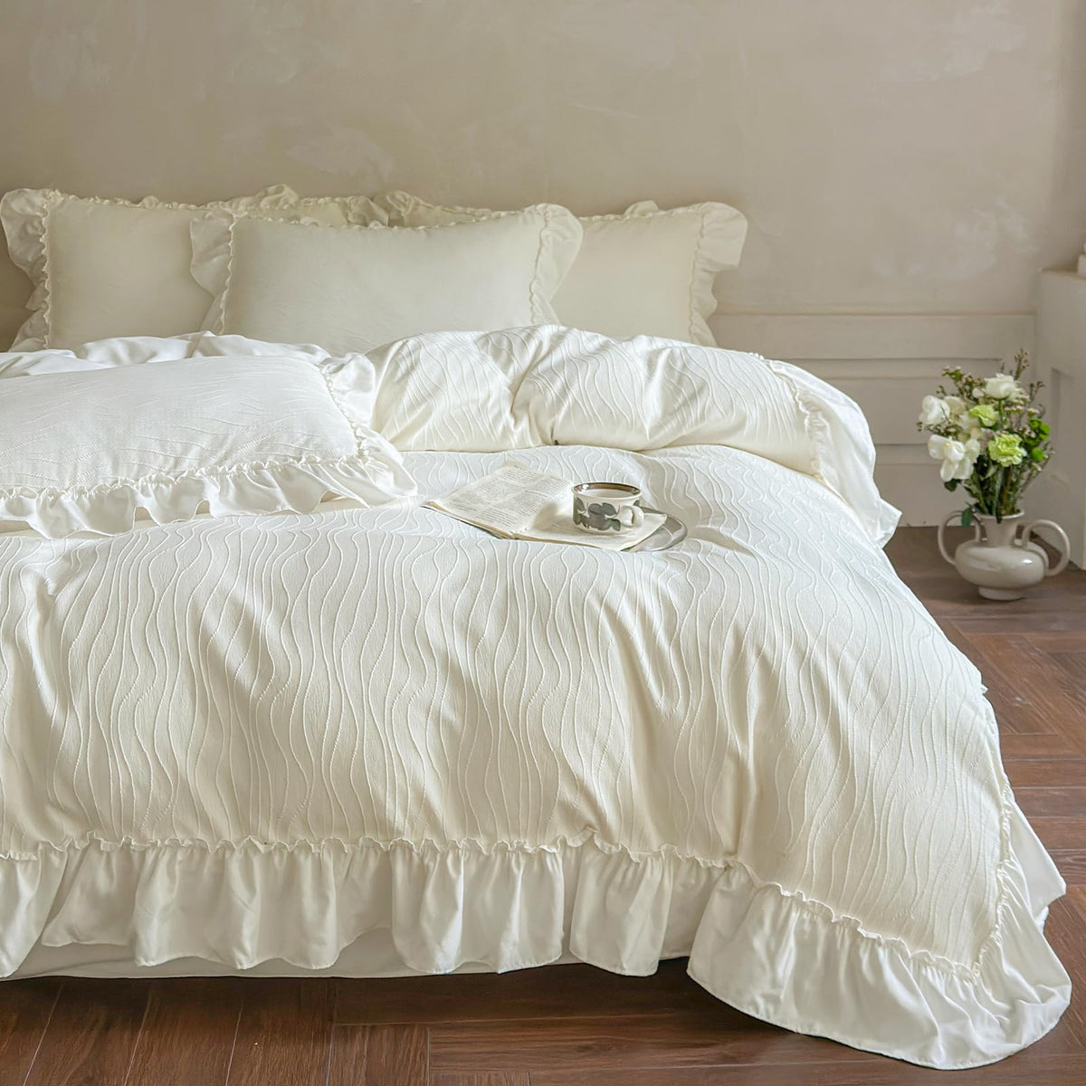 French Chic Ruffled Duvet Cover Queen Size Beige Wavy Jacquard Bedding Set 3 Pieces, Microfiber Zipper Comforter