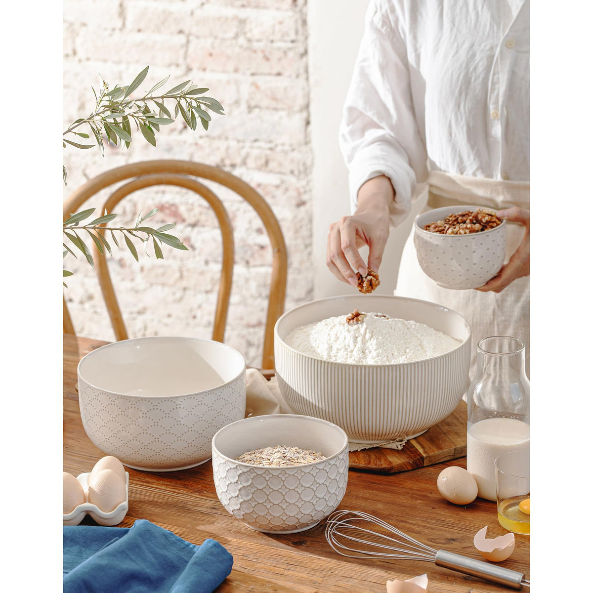 Mikiegy Ceramic Mixing Bowls Set of 4, Nesting Ceramic Embossment Stoneware Mixing Bowls for Cooking, Serving