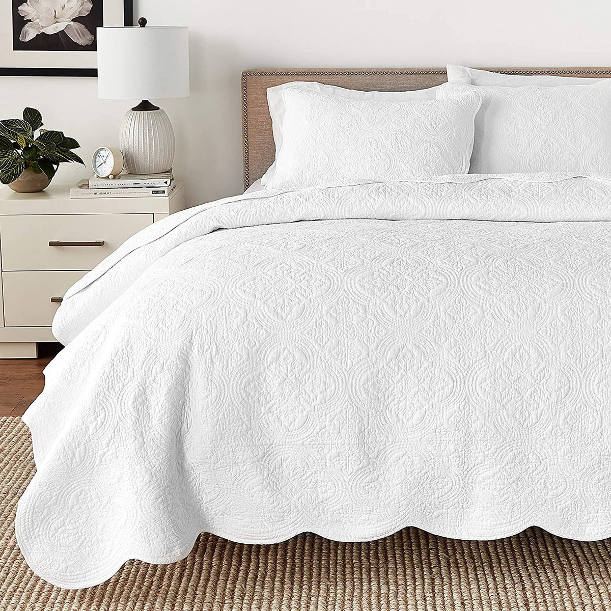 100% Cotton Victorian Medallion Solid White Matelasse Embossed Bedding Quilt Set, Reversible Lightweight Bedspread