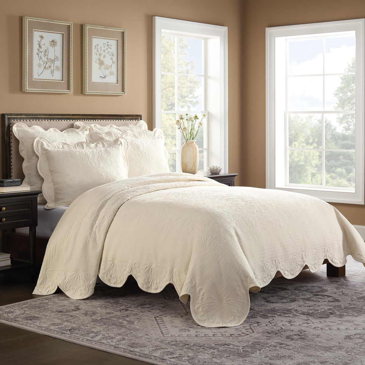 Charleston Charleston Estate Modern Farmhouse Floral Matelasse Coverlet with Scalloped Edges, 100% Cotton Breathable