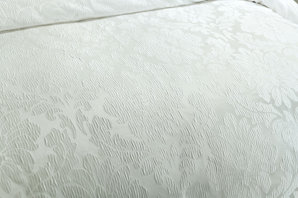 Hotel Bedding Luxury 8 Piece Sara Jacquard Comforter Set Including Duvet Cover Set and Down Alterntive Comforter