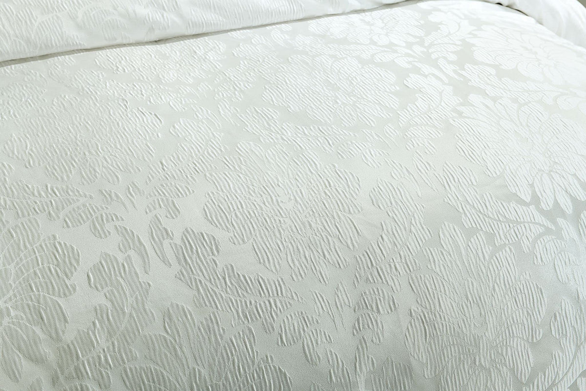 Hotel Bedding Luxury 8 Piece Sara Jacquard Comforter Set Including Duvet Cover Set and Down Alterntive Comforter